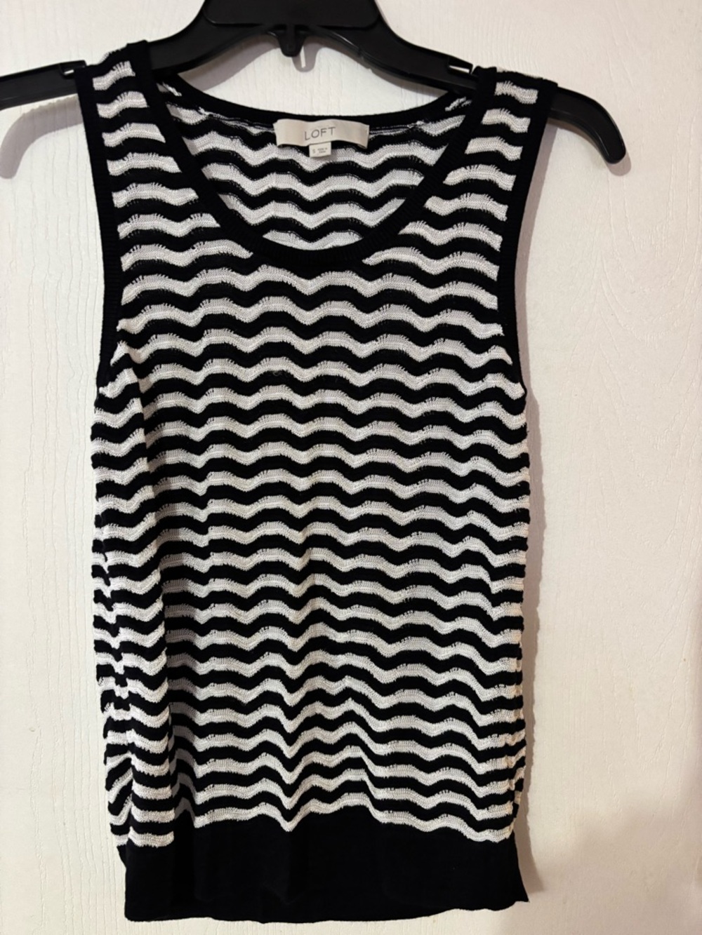 LOFT Black and White Wave Knit Scoop Tank